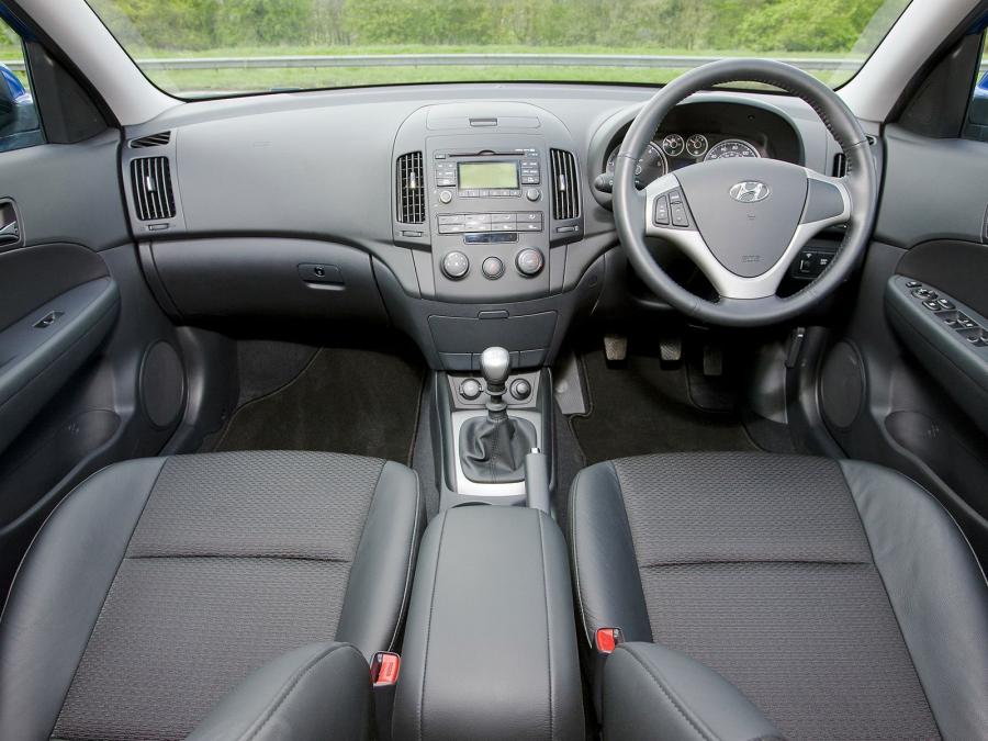  Hyundai i30 CW 2008 года  (UK) (фото 2 из 6)
